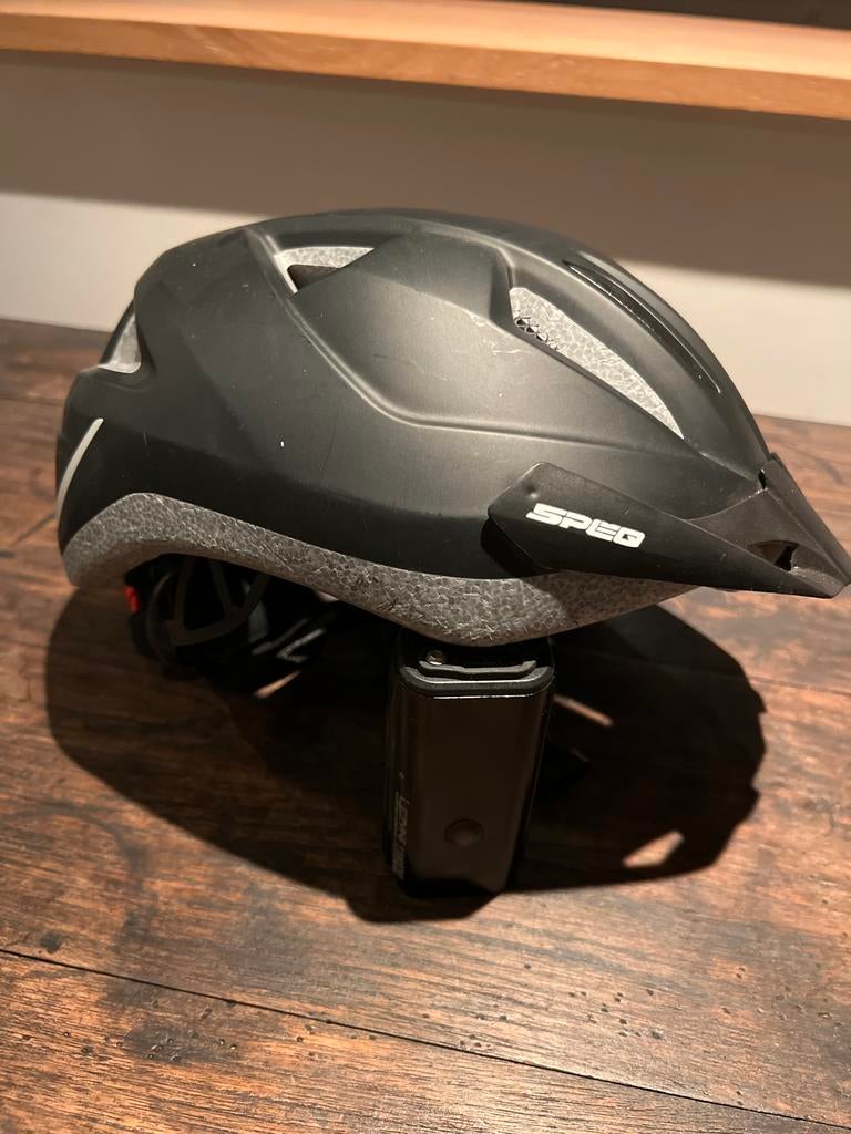 Speq fiets-/skatehelm met achterlicht, Speq, Gebruikt, Overige maten, Ophalen of Verzenden
