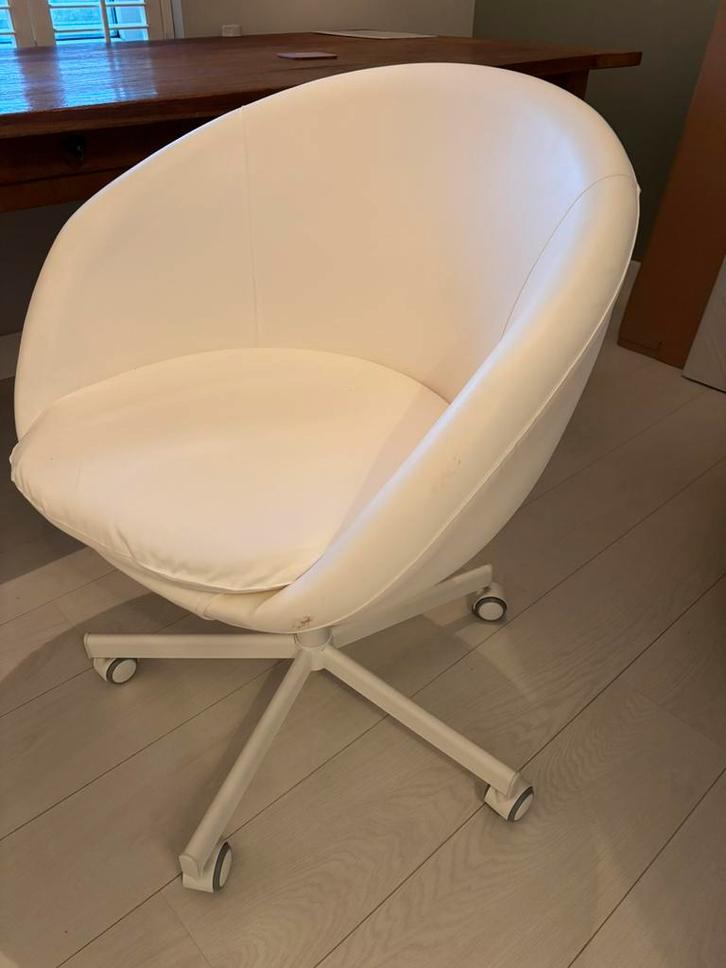 IKEA SKRUVSTA Bureau Stoel, Huis en Inrichting, Bureaustoelen, Zo goed als nieuw, Bureaustoel, Wit, Ergonomisch, Ophalen
