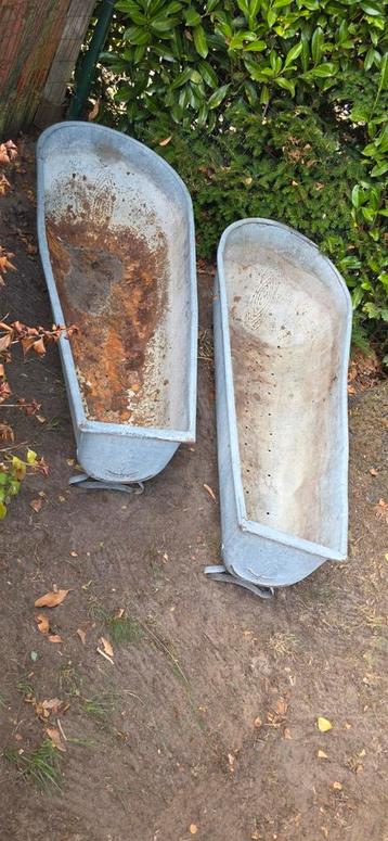 Oude Zinken Badkuipen - Tuindecoratie beschikbaar voor biedingen