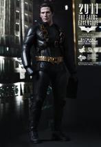 HOT DEALS - HOT TOYS BATMAN - BRUCE WAYNE OP = OP !!!, Ophalen, Zo goed als nieuw, Film, Actiefiguur of Pop