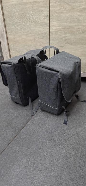 Nieuwe, dubbele fietstas. beschikbaar voor biedingen