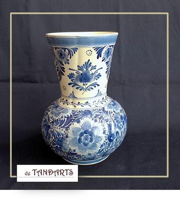 Vaas PORSELEINEN FLESCH dd. 1956 – 19,5 cm hoog ¤ PUNTGAAF ¤ beschikbaar voor biedingen