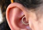 Geel goud 14 karaat daith piercing cz Mimi ring 9 mm, Ophalen of Verzenden, Zo goed als nieuw, Goud, Oor- of Traguspiercing