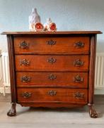 Een oud eiken ladenkastje, Ophalen