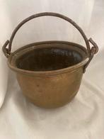 Oude messing pot/ketel met ijzeren hengsel, Antiek en Kunst, Antiek | Koper en Brons, Ophalen of Verzenden, Koper