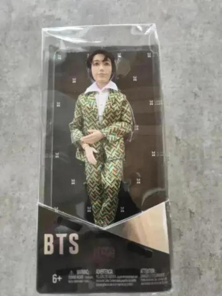 Mattel GKC91 BTS J-Hope Idol Fashion Doll voor verzamelaars, Kinderen en Baby's, Speelgoed | Poppen, Nieuw, Barbie, Ophalen of Verzenden