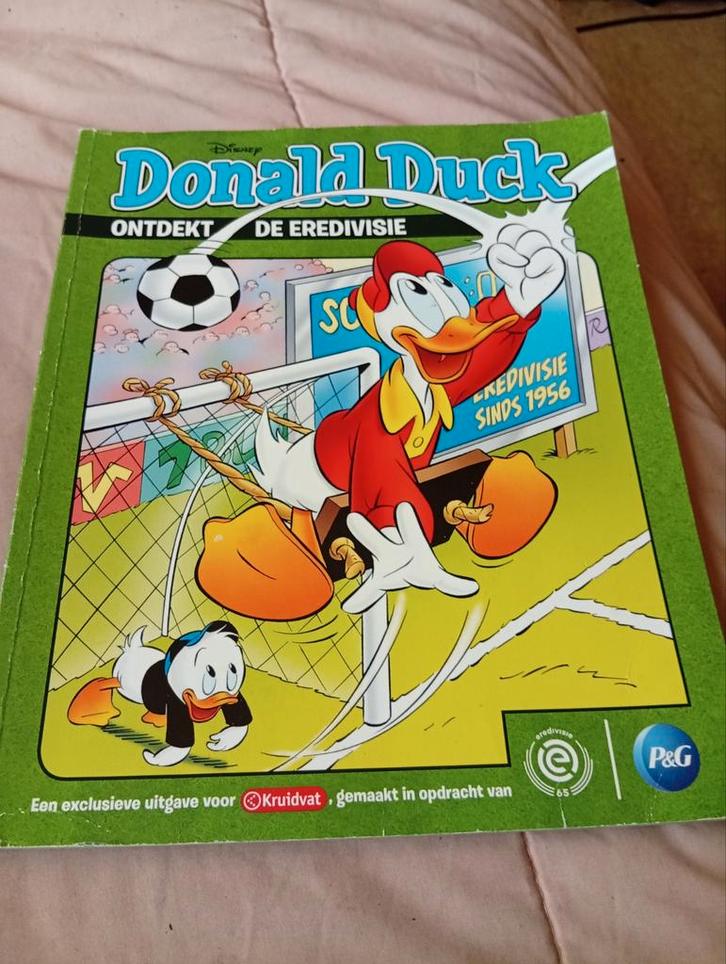 Donald Duck Ontdekt de Eredivisie - Speciale Kruitvat Editie, Boeken, Stripboeken, Gelezen, Eén stripboek, Ophalen of Verzenden