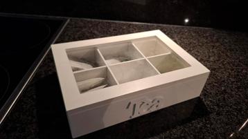 Theedoos Wit Hout met Glas beschikbaar voor biedingen