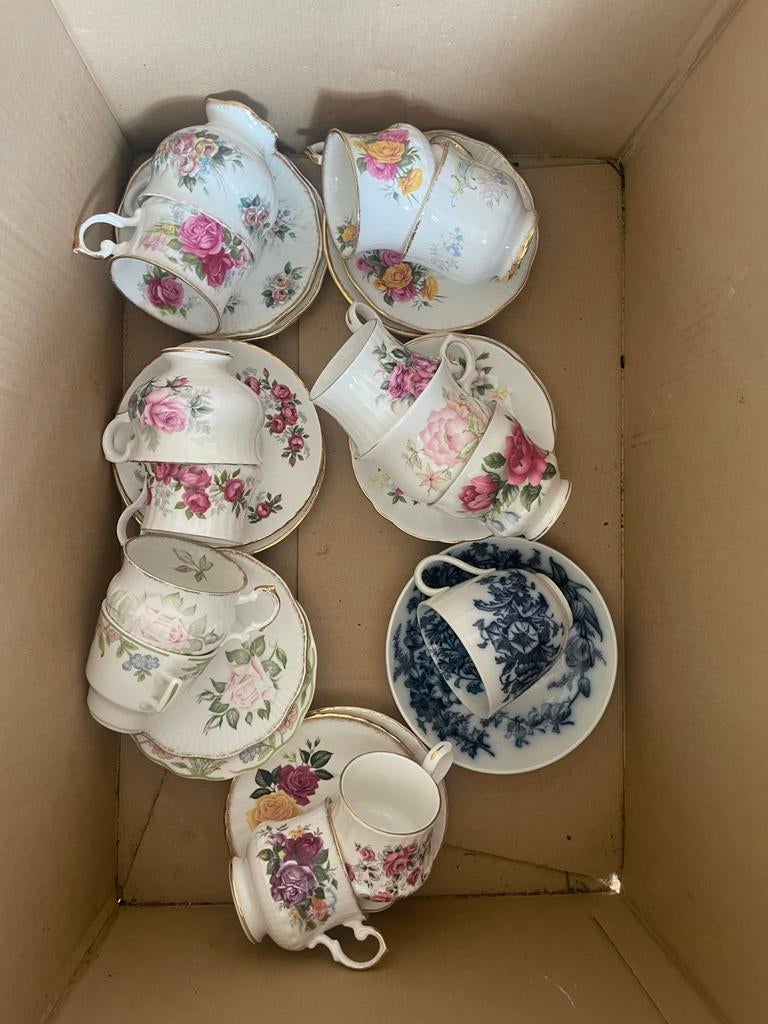 14 Engelse kop en schotels - Queens & Elizabethan, Antiek en Kunst, Antiek | Servies compleet, Ophalen