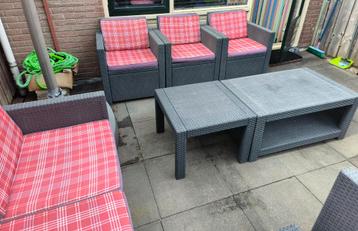 Allibert 6 pers. loungeset +kussens 1 tafel, 2 bijzettafels. beschikbaar voor biedingen