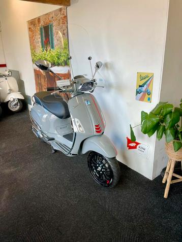 Vespa Sprint 50 i-GET // 2019 // Nardo Grey // Brom 45KM beschikbaar voor biedingen