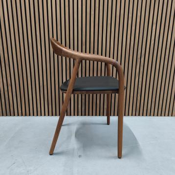 Artisan Neva chair beschikbaar voor biedingen