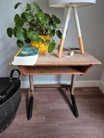 Vintage schoolbureau, leuk tafeltje woonkamer kinderkamer, Kinderen en Baby's, Kinderkamer | Tafels en Stoelen, Ophalen, Gebruikt