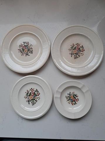 Wedgwood Conway bordjes en asbakje beschikbaar voor biedingen