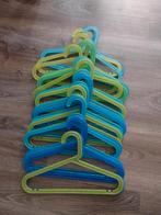 28 blauw groene kledinghangers ikea kind, Ophalen of Verzenden, Ikea, Jongen of Meisje