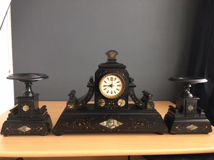 Klok met twee losse ornamenten, Huis en Inrichting, Woonaccessoires | Klokken, Gebruikt, Wandklok, Analoog, Ophalen