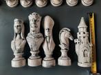'unieke' porseleinen schaakstukken / beeldjes, Ophalen, Zo goed als nieuw