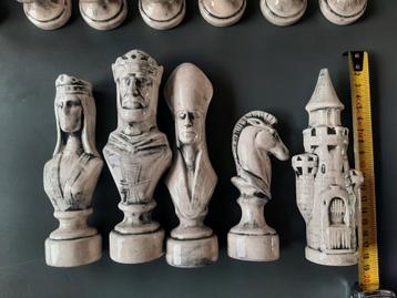 'unieke' porseleinen schaakstukken / beeldjes beschikbaar voor biedingen