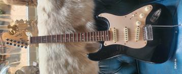 VINTAGE ELEKTRISCHE GITAAR SQUIER STRAT. beschikbaar voor biedingen