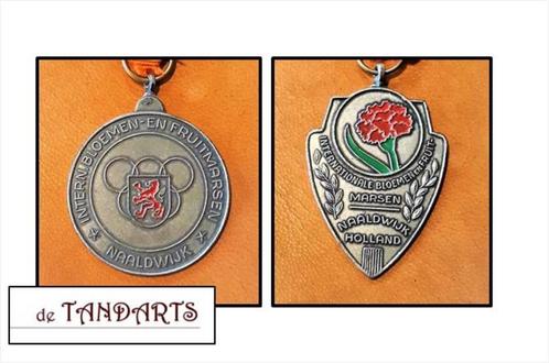Medailles – wandelvierdaagse Naaldwijk – 1974 & 1976, Postzegels en Munten, Penningen en Medailles, Overige materialen, Nederland