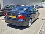 Bmw 3-serie 318i High Executive Nw APK Olieverbruik!, Auto's, Achterwielaandrijving, 4 cilinders, 129 pk, Blauw