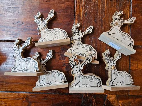 Houten hertje met belletje op plateau. Zeven stuks., Huis en Inrichting, Woonaccessoires | Overige, Nieuw, Ophalen of Verzenden