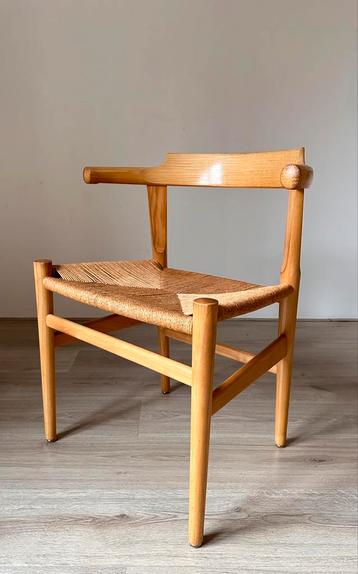 4 Hans J. Wegner design stoelen beschikbaar voor biedingen
