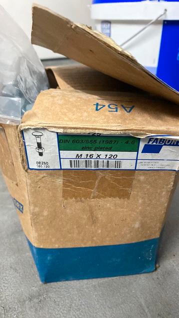 Slotbout M16x120mm beschikbaar voor biedingen