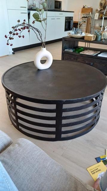 Salontafel mat zwart ijzer beschikbaar voor biedingen
