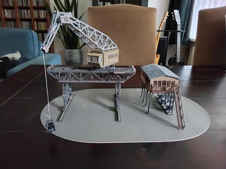 spoor HO kraan en onderhoudsstation, Hobby en Vrije tijd, Modeltreinen | H0, Gebruikt, Brug, Tunnel of Gebouw, Gelijkstroom of Wisselstroom