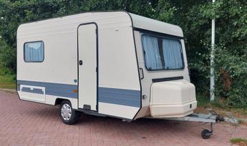 Adria 4152DO Leuke caravan met voortent... beschikbaar voor biedingen