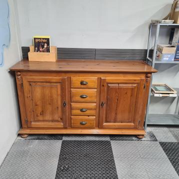 Grenen dressoir beschikbaar voor biedingen