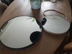 2 ronde spiegels, witte 35 cm, zwarte 50 cm. 8 eu samen., Huis en Inrichting, Woonaccessoires | Dienbladen, Ophalen of Verzenden
