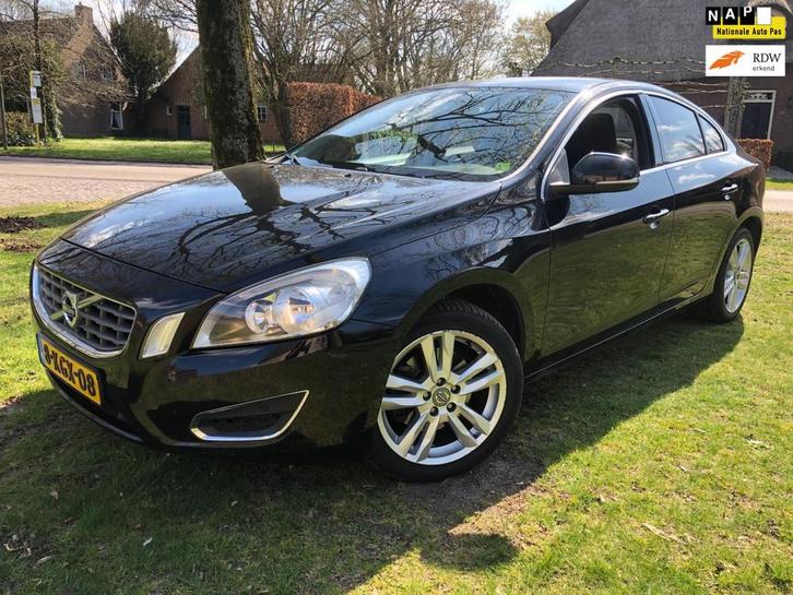 Volvo S60 1.6 T3 Momentum ORG NL / Aut / APK 06-01-2027, Auto's, Volvo, Te koop, S60, ABS, Airbags, Airconditioning, Bluetooth