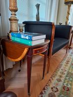 Mahonie hangoortafeltje op wieltjes, Ophalen