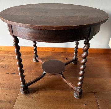 Brocante Eiken Tafel met Getorste Poten beschikbaar voor biedingen
