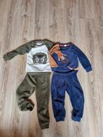 2 Fleece Pyjama Sets - Maat 98/104, Ophalen of Verzenden, Zo goed als nieuw, Onbekend, Jongen of Meisje