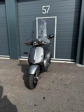 Vespa sprint 4takt  BROM ~ geel kenteken ~ alpha led beschikbaar voor biedingen