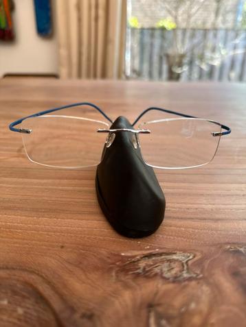Nieuwstaat! Titanium montuur van Eyelove met optische lenzen beschikbaar voor biedingen