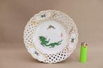 Meissen bord met mandwerk rand en groene draak decor, Ophalen of Verzenden