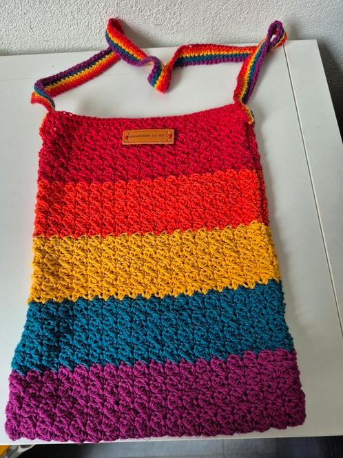Zelfgehaakt schoudertasje regenboog, Sieraden, Tassen en Uiterlijk, Tassen | Schoudertassen, Nieuw, Ophalen of Verzenden