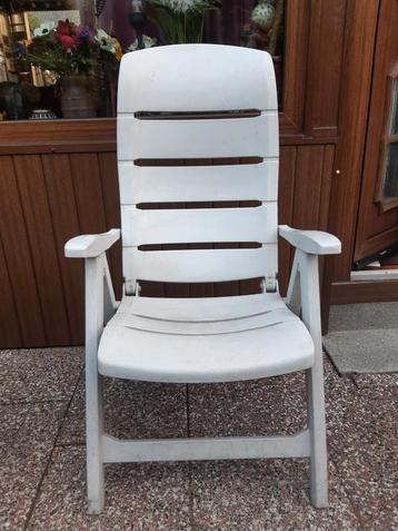2 Tuinstoelen verstelbaar, af te halen voor 2 zakken M&M's beschikbaar voor biedingen