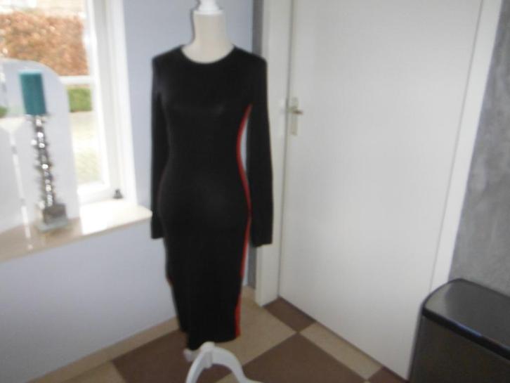nieuwe zwarte jurk met gekleurde bies, Zara Trafaluc, mt S, Kleding | Dames, Jurken, Nieuw, Maat 36 (S), Zwart, Onder de knie