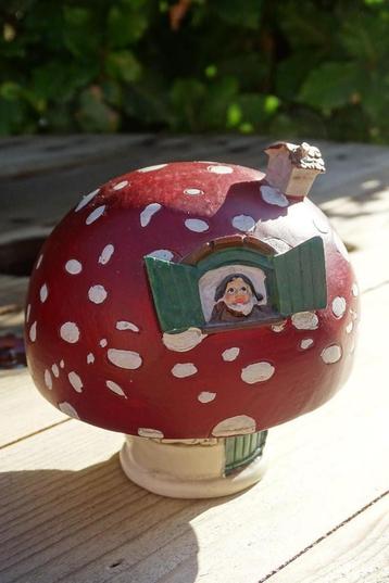 Kleine padenstoel beeld Efteling beschikbaar voor biedingen