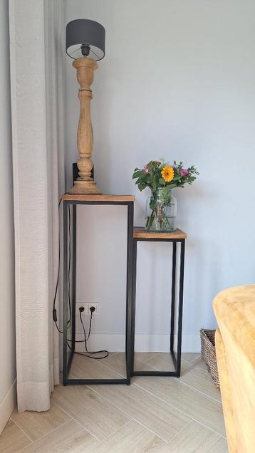 Houten schemerlamp met grijze kap beschikbaar voor biedingen