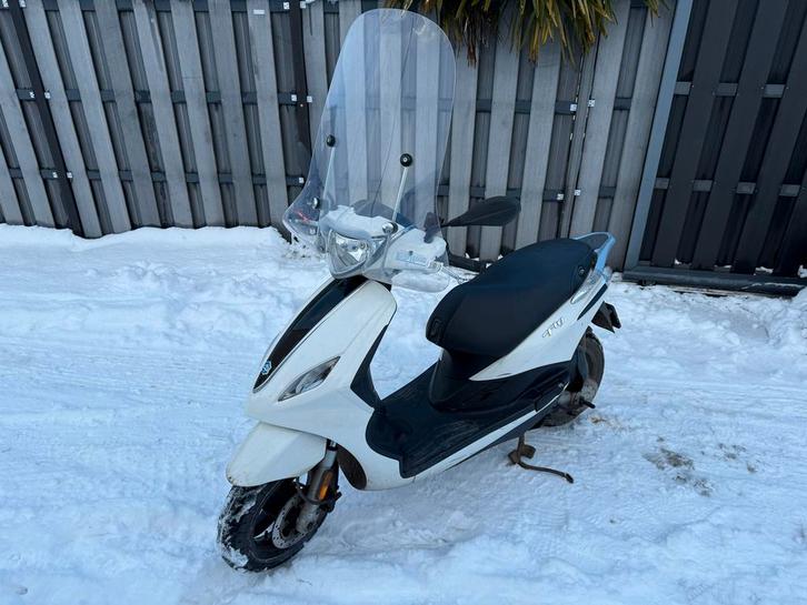 Piaggio New Fly 45km/h 2017 - Kapot, Fietsen en Brommers, Scooters | Piaggio, Gebruikt, Fly, Maximaal 45 km/u, Benzine, Ophalen