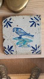 Antieke tegel met vogel in kleur, Antiek en Kunst, Antiek | Wandborden en Tegels, Ophalen of Verzenden