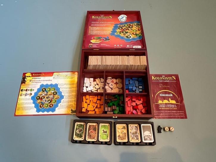 Catan Deluxe Jubileumeditie (Collector’s Edition, Hout), Hobby en Vrije tijd, Gezelschapsspellen | Bordspellen, Zo goed als nieuw