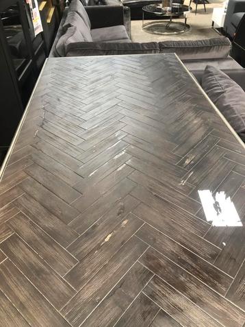 Mega grote donker grijze eettafel  beschikbaar voor biedingen