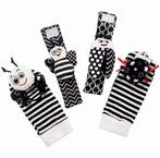 4 rammelaars: 2 voor de pols en 2 voor de enkel